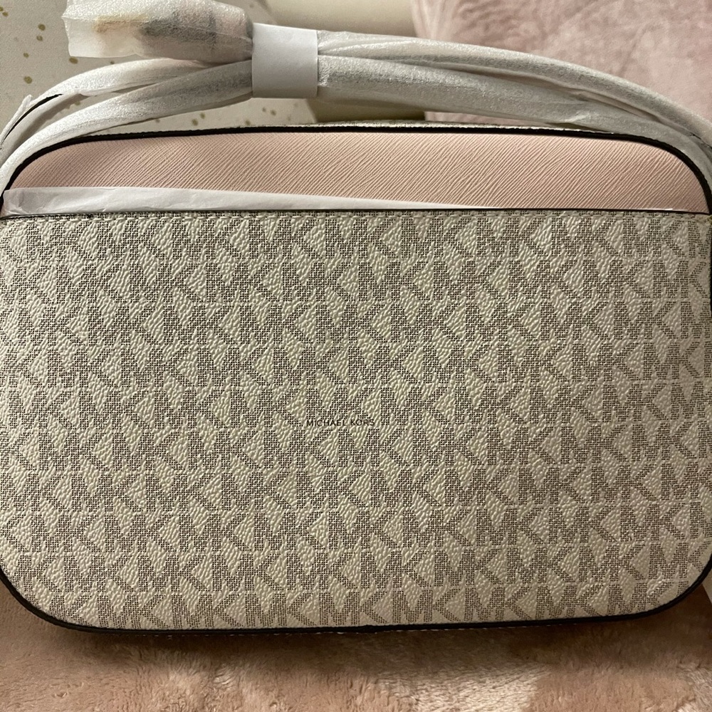 Michael Kors jet set crossbody with chain NWT - Picture 2 of 6